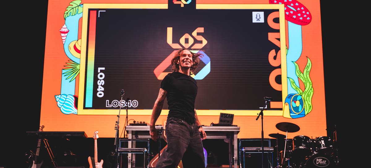 Óscar Martínez durante la gira de LOS40 Summer Live 2025.