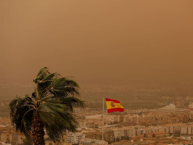 Alerta por la llegada de lluvias de sangre o polvo del Sáhara en el país