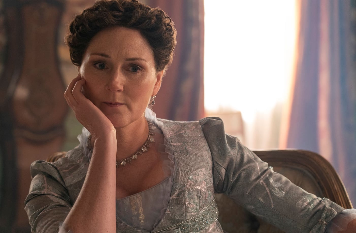 Ruth Gemmell en el papel de Violet Bridgerton