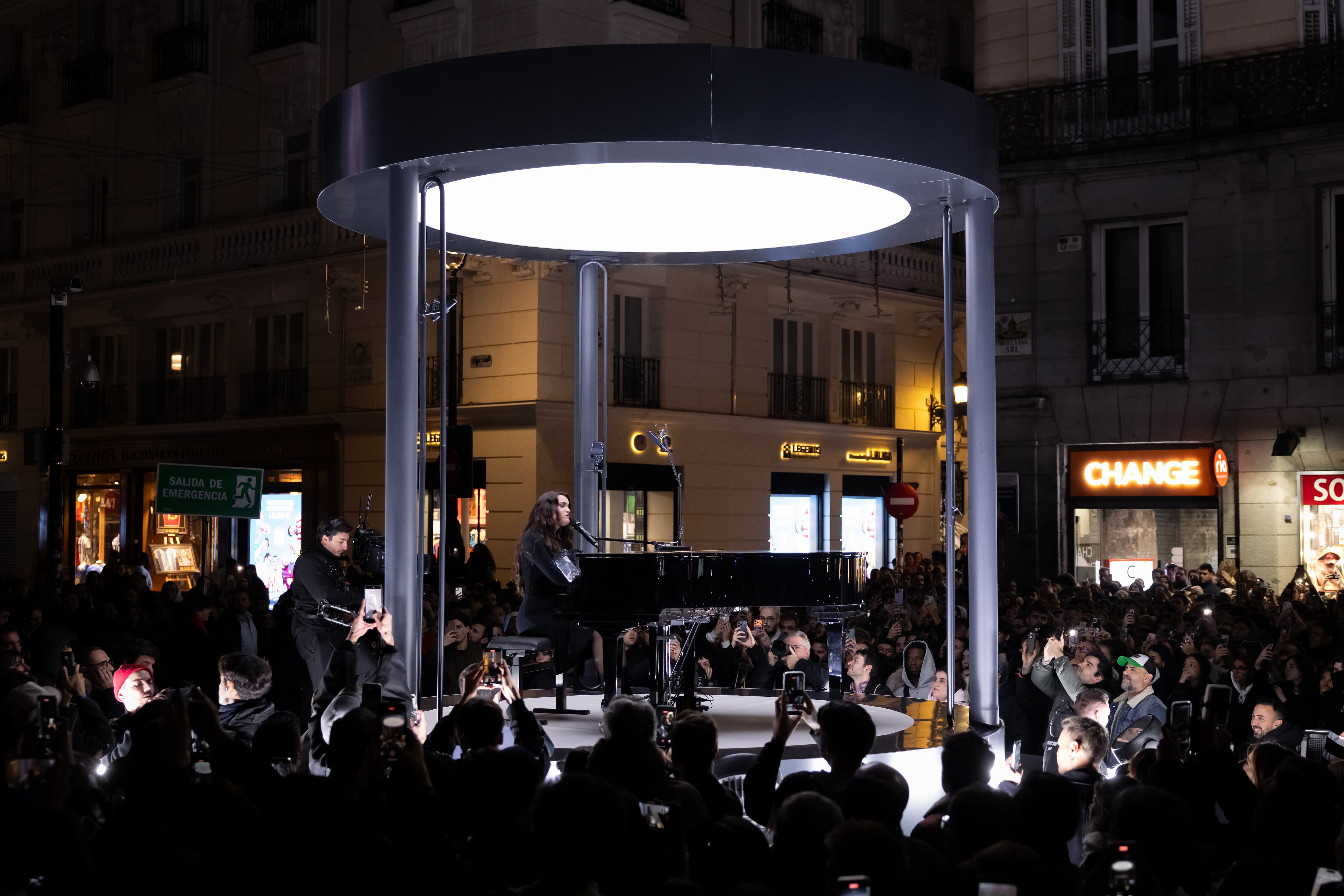 Amaia cantando &#039;Zorongo gitano&#039; en el evento &#039;El Encuentro&#039; de Apple en Madrid. /  Aldara Zarraoa/Getty Images)