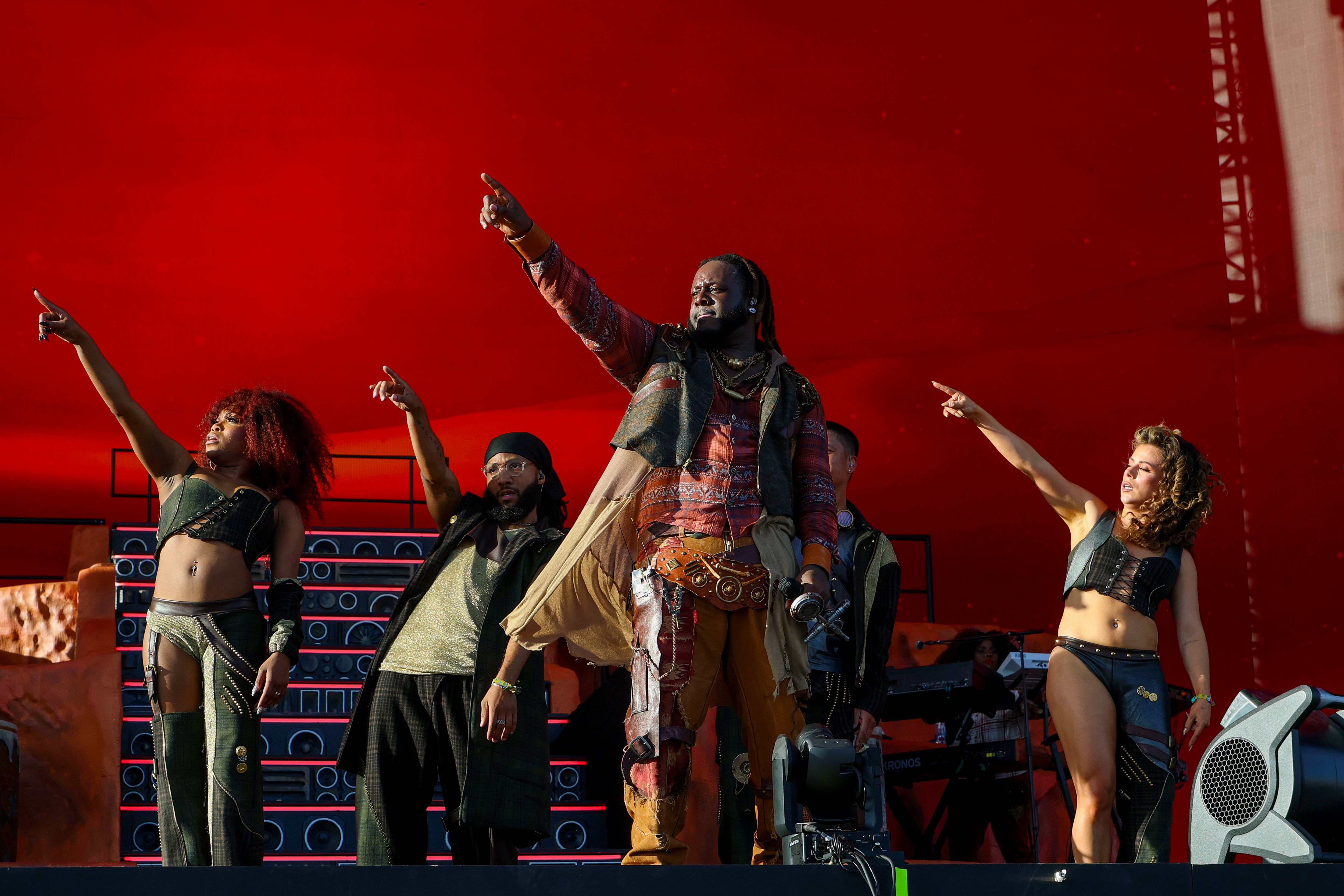 Hubo un tiempo en los 2000 en los que muchos culparon a T-Pain de la desaparición de la música pop, pero está claro que sus pecados están redimidos vista su acogida en su primera vez en el escenario principal.