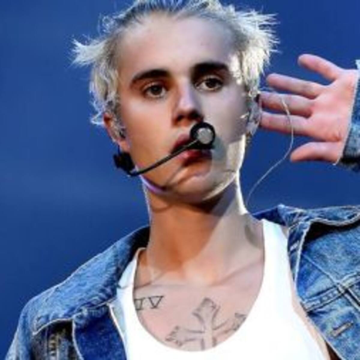 La caída graciosa de Justin Bieber arriba del escenario