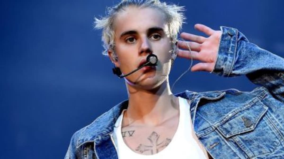 La caída graciosa de Justin Bieber arriba del escenario