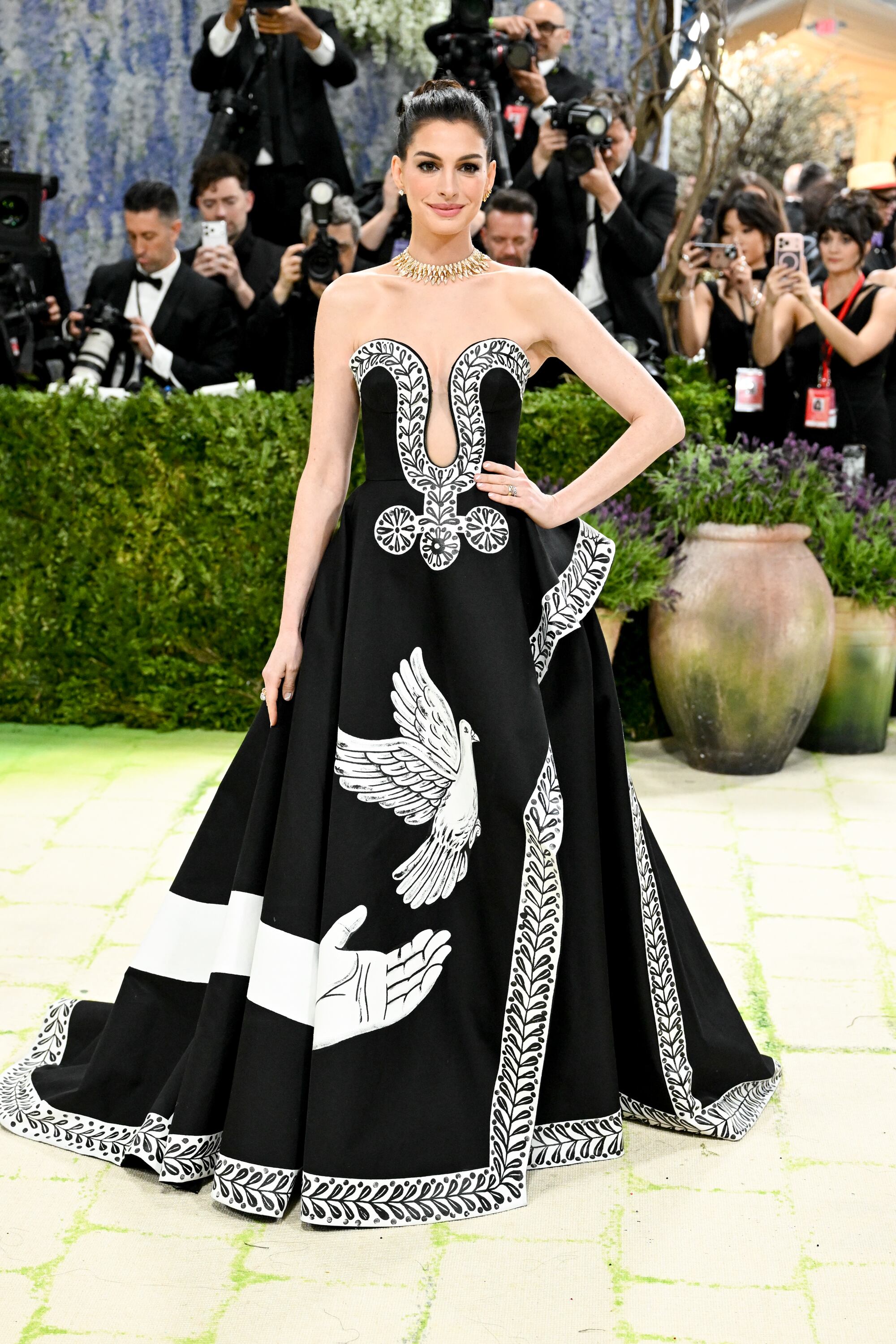 Anne Hathaway en la MET Gala 2026.