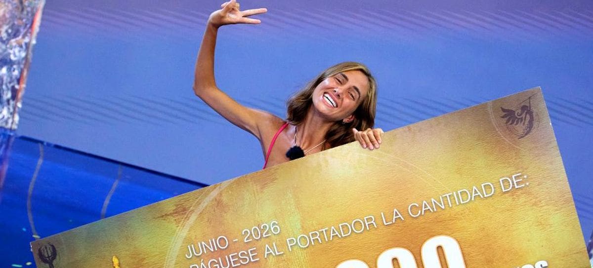 Maica Benedicto con su cheque de 200.000 euros de 'Supervivientes 2026'
