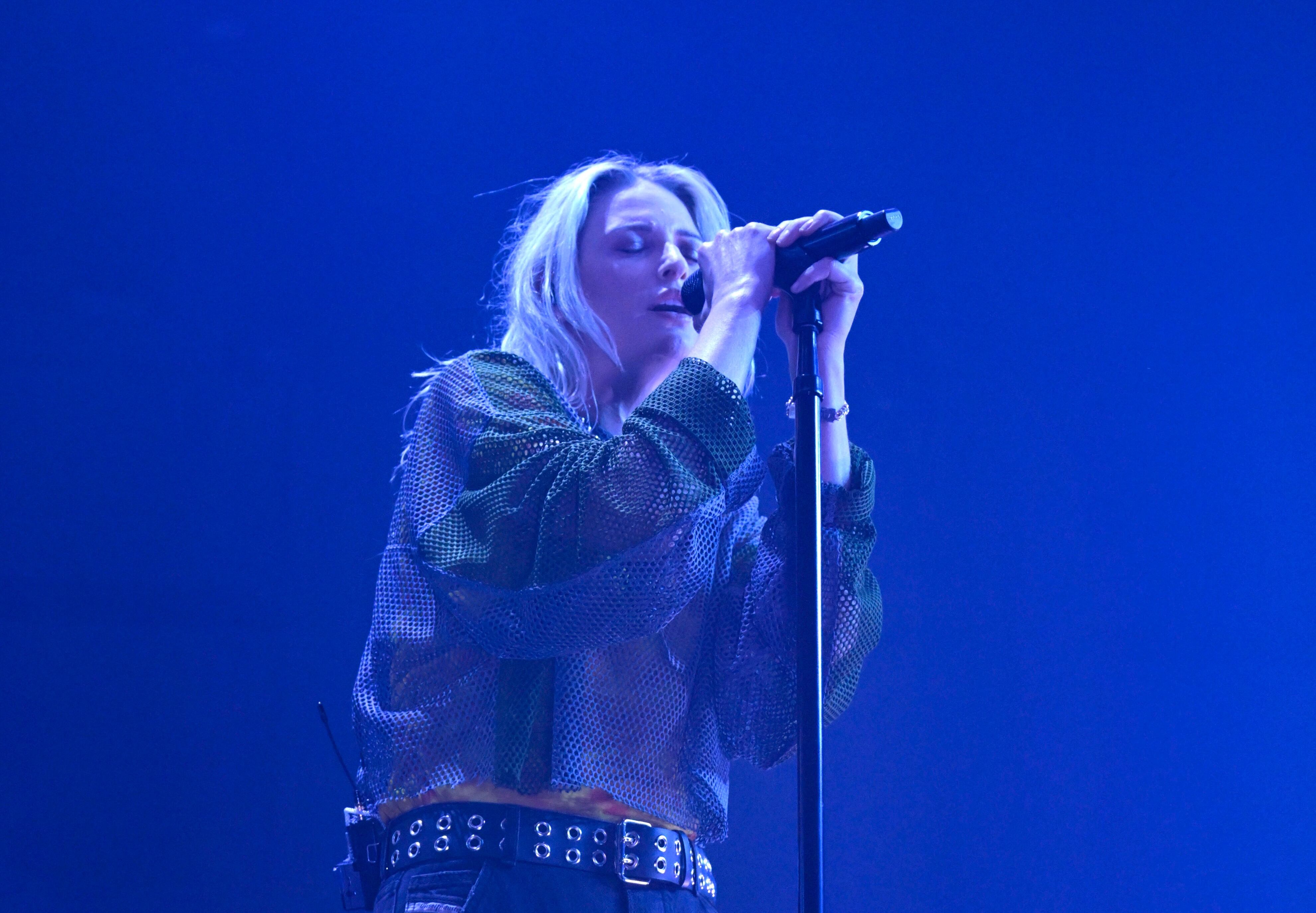 Emily Armstrong de Linkin Park en su actuación en directo el 5 de septiembre de 2024 en Burbank, California. (Photo by Timothy Norris/Getty Images for Warner Music)