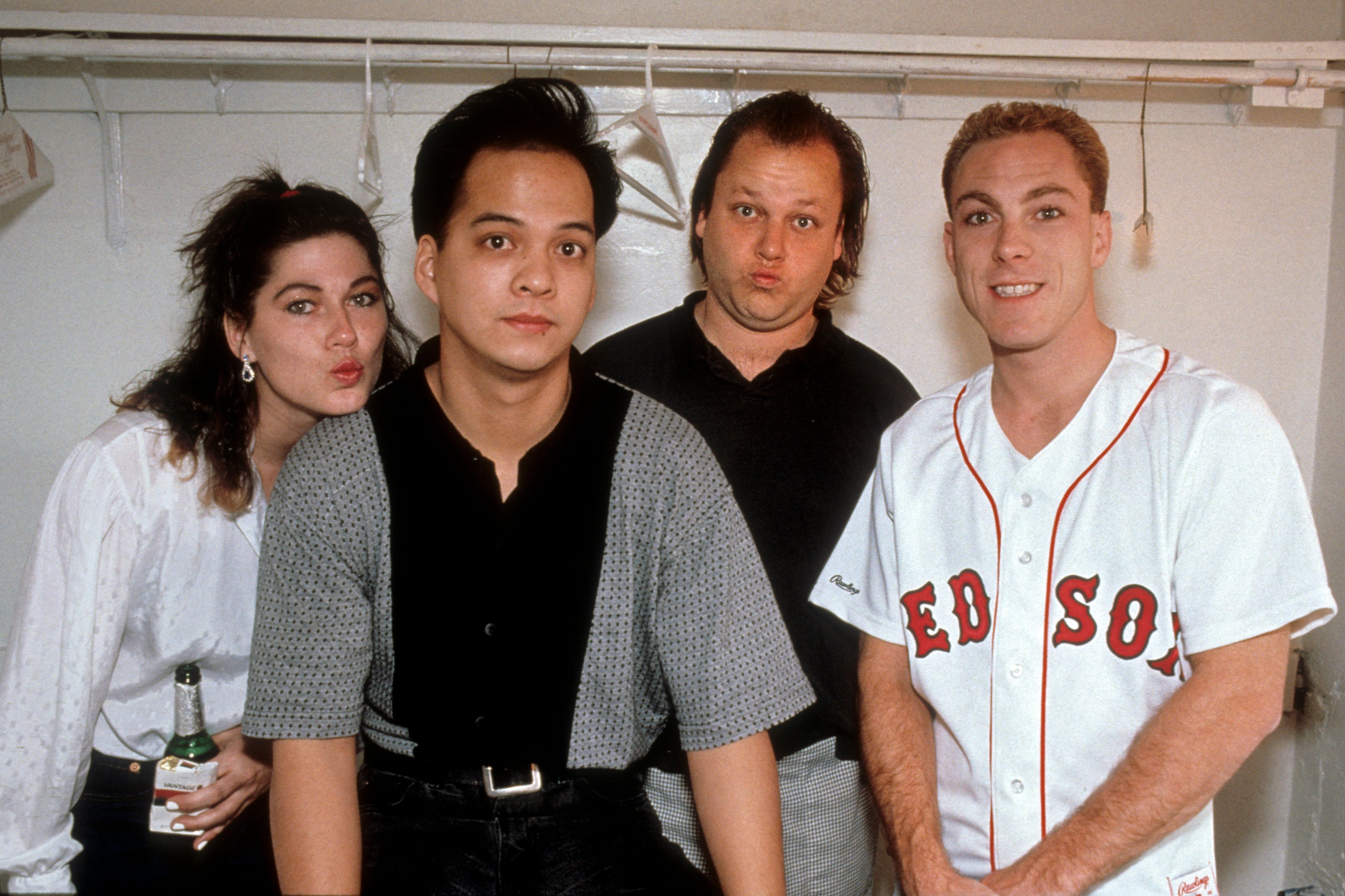 Kim Deal, Joey Santiago, Black Francis y David Lovering, la formación de los Pixies en 1992.