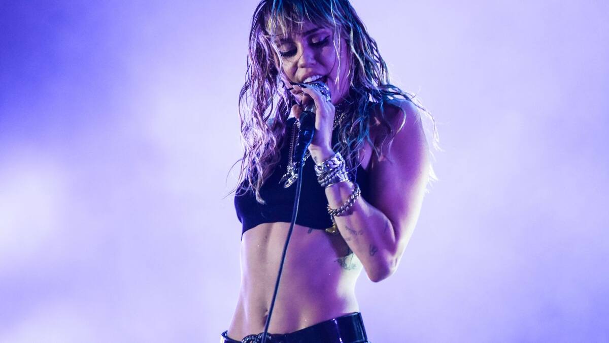 Miley Cyrus lo ha vuelto a hacer: la nueva versión de una canción clásica que te dejará con la boca abierta