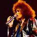 Hace 40 años, Whitney Houston inició su reinado en la música con su primer disco