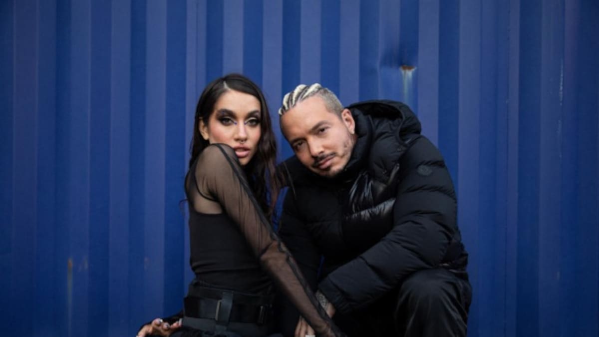 J Balvin junto a María Becerra en "Qué Mas Pues"