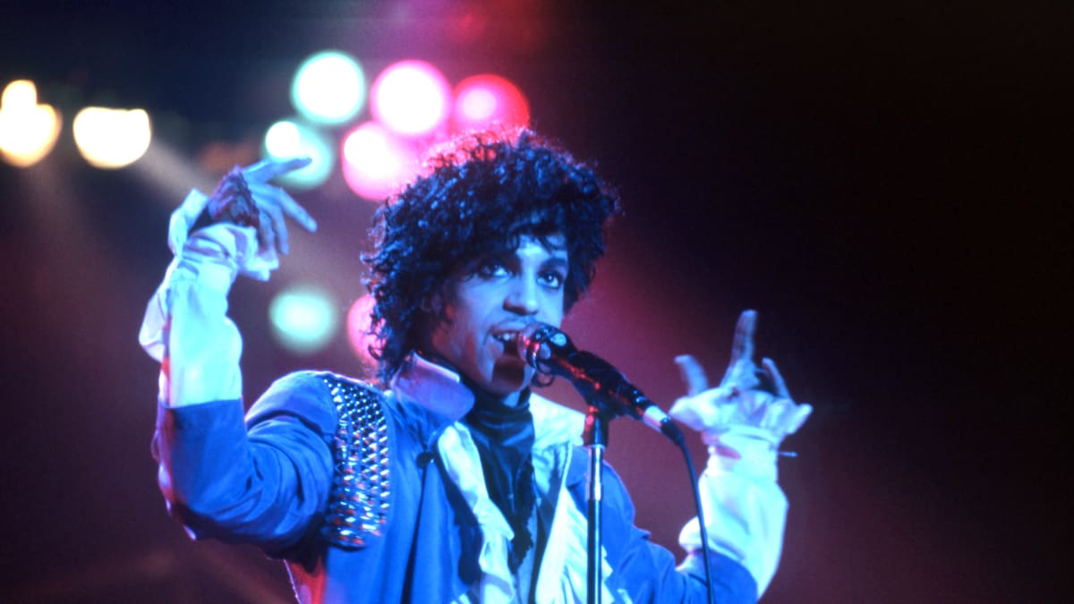 ‘Prince & Purple Rain. 40 aniversario’, una buena forma de acercarnos al de Minneapolis en el décimo aniversario de su muerte