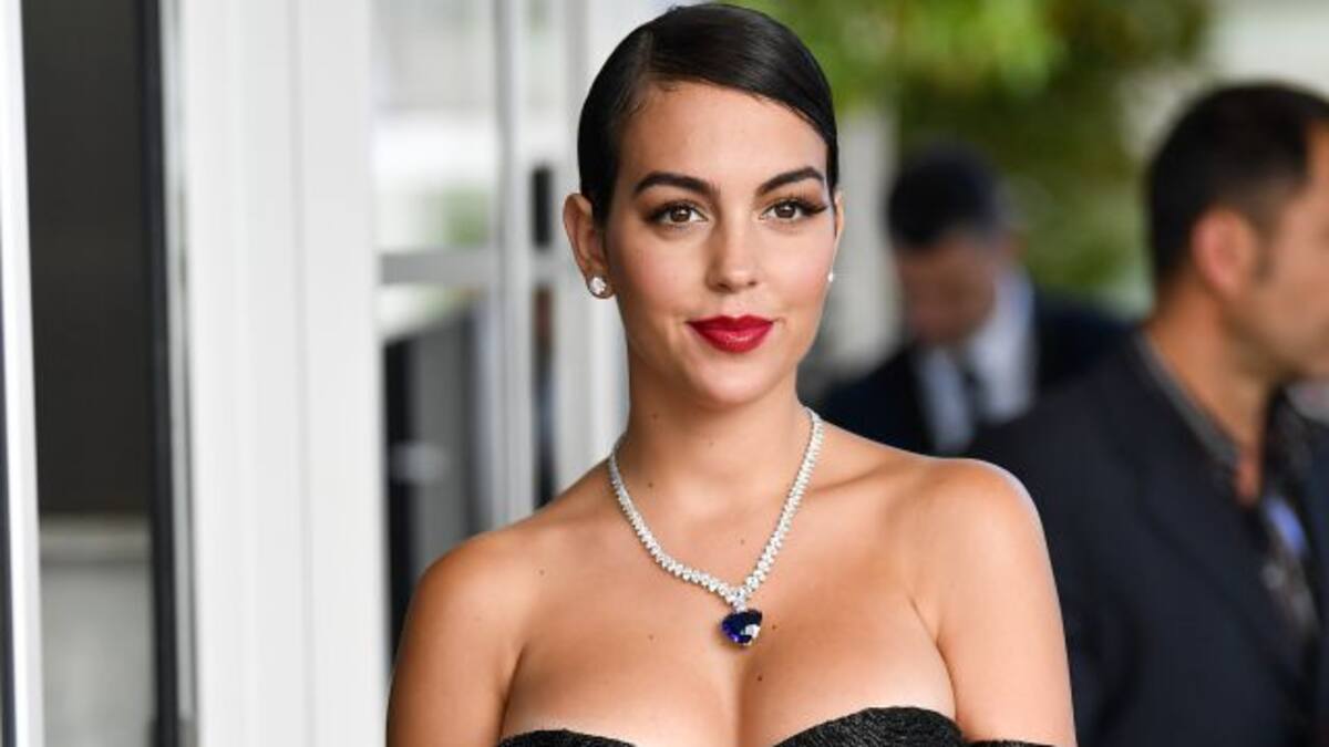 El escote de Georgina Rodríguez con el que Adriana Abenia ha alucinado: “Ou, mamma!!!”