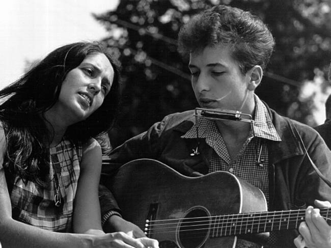 Bob Dylan y Joan Baez actúan durante la marcha por los derechos civiles del 28 de Agosto de 1963 (Washington D.C.)