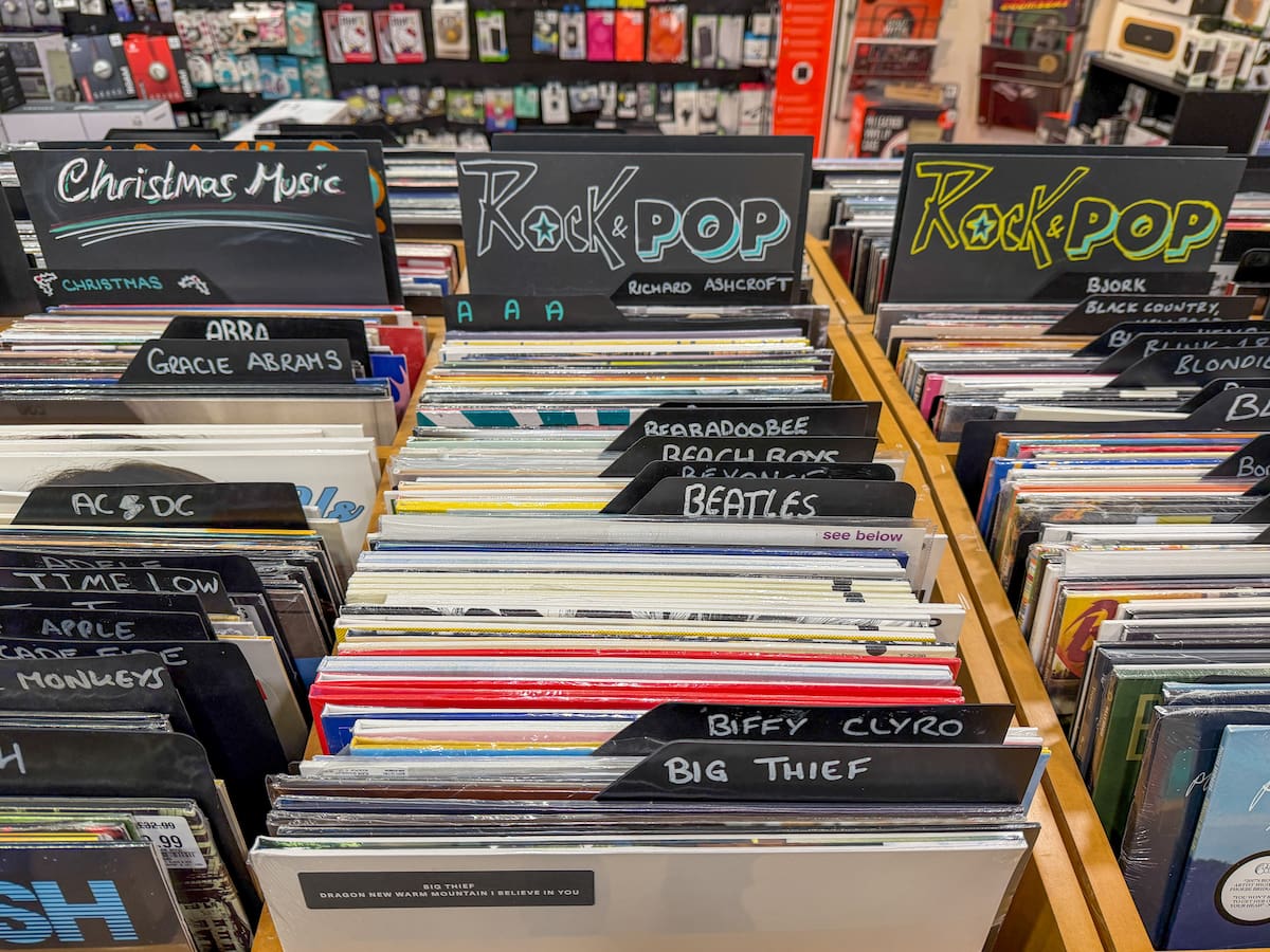 29 vinilos o discos que son ideales para regalar esta Navidad: clásicos, rock, pop o indie