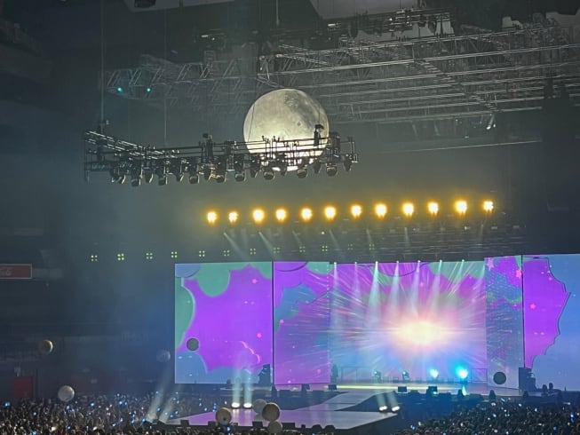 La Luna sobre el escenario de ATEEZ