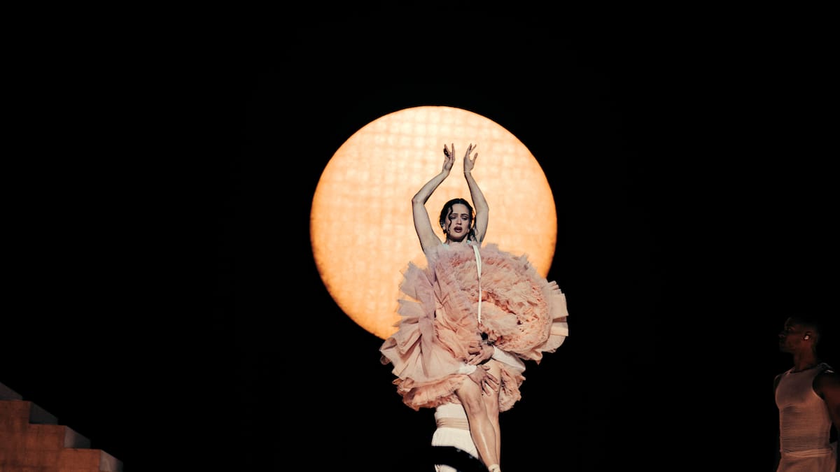 Crónica: Rosalía oficia su propia liturgia bajo la 'Lux' de Madrid