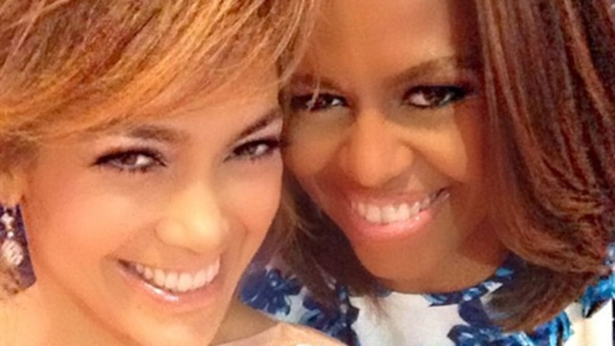 La selfie de Jennifer López y Michelle Obama