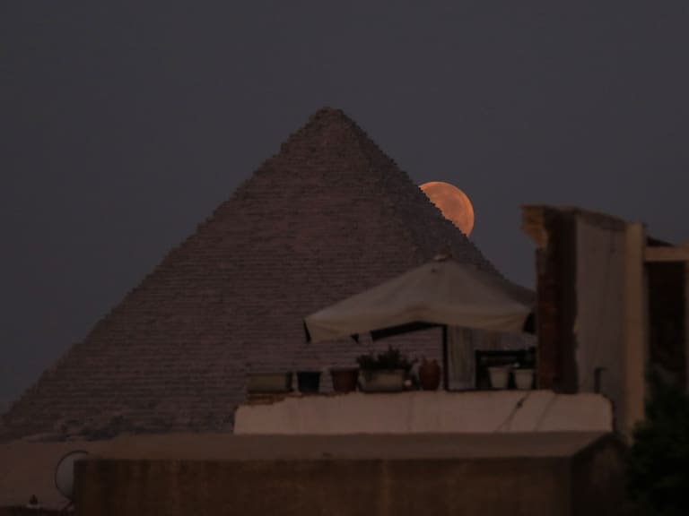 La Superluna Azul de 2023 vista desde Egipto.