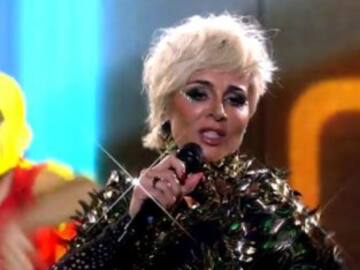 Ana María Aldón nos enseña en el ‘Mediafest Night Fever’ a darlo todo “moviéndolo hasta abajo”