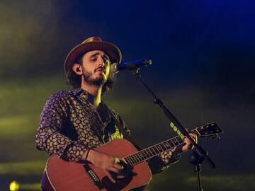 MORAT RINDE UN HOMENAJE A COLOMBIA EN “LOS COMETAS SIEMPRE VUELAN EN AGOSTO”