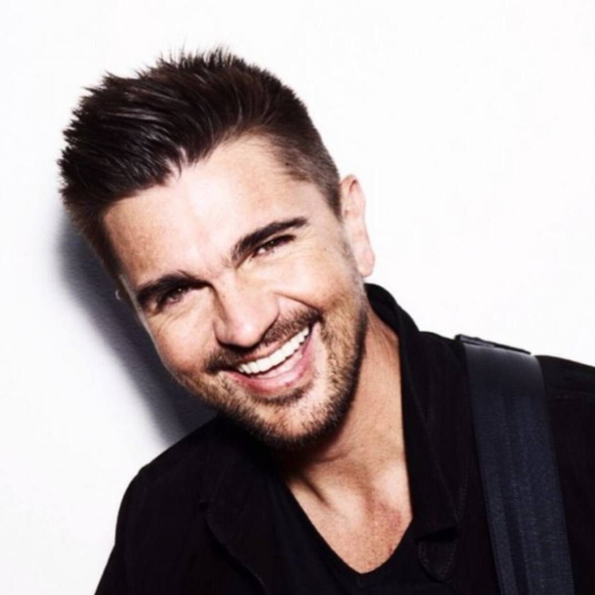 Demandan a Juanes