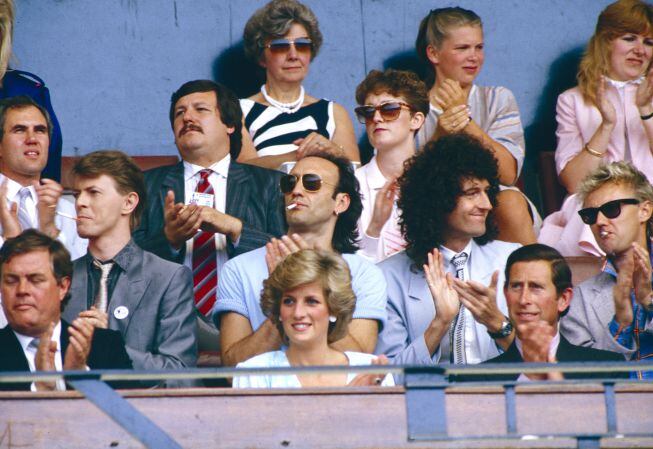 Diana de Gales, Carlos III, David Bowie, Roger Taylor y Brian May durante un concierto en 1985.