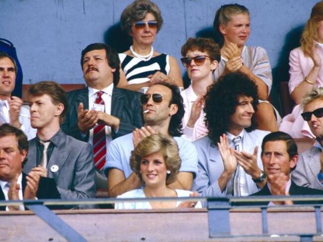 Diana de Gales, Carlos III, David Bowie, Roger Taylor y Brian May durante un concierto en 1985.