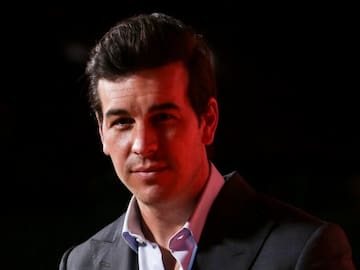 MARIO CASAS DESVELA CUÁL ES LA CANCIÓN, CON “UN AIRE A ROSALÍA”, QUE NO PUEDE DEJAR DE CANTAR