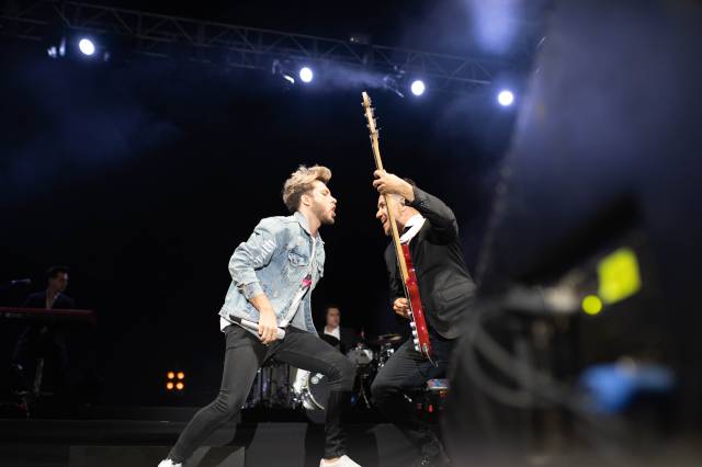 David Mangado tocando junto a Blas Cantó.