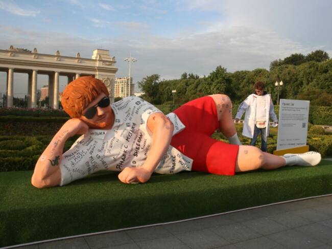 Estatua de Ed Sheeran en Moscú