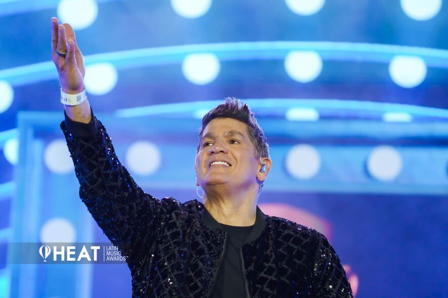 Eddy Herrera, cantante dominicano, ganó un premio Heat a Mejor Artista Tropical.
