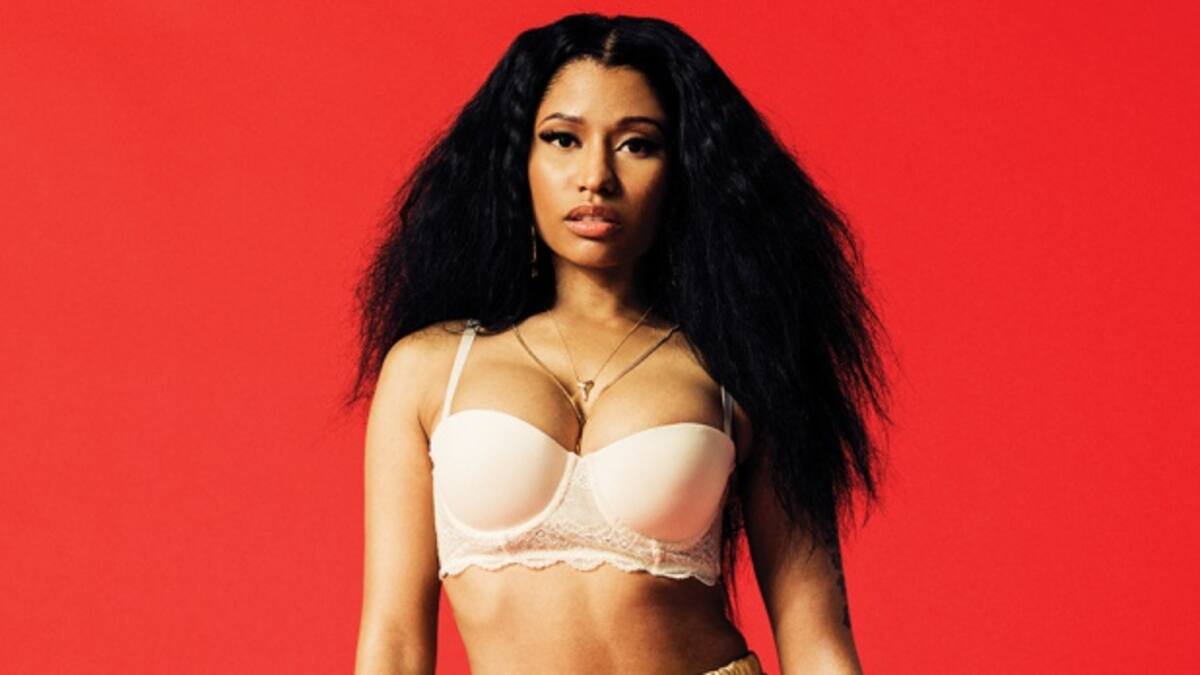 Nicki Minaj lo enseña todo en la Paris Fashion Week