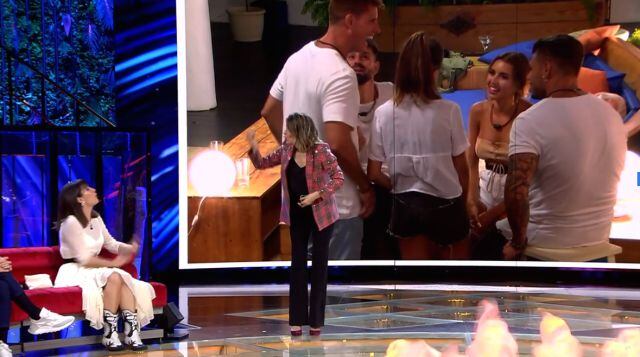 Nagore y Sandra Barneda enzarzadas en el 'Debate'