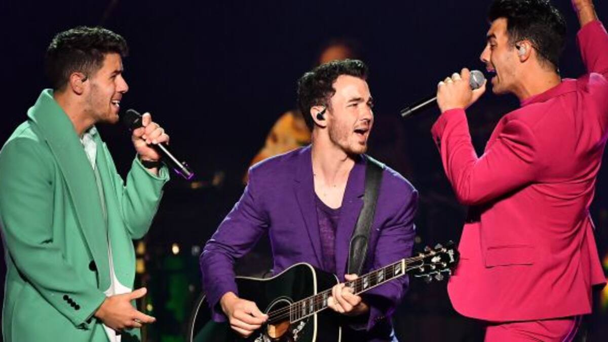 ¡Los Jonas Brothers publicaron su número de teléfono!