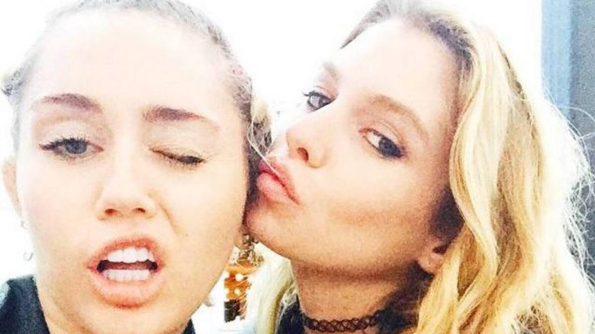 Miley Cyrus se muestra en público con su novia