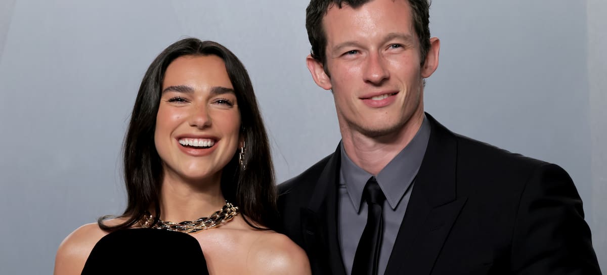 Dua Lipa y Callum Turner en la fiesta de Vanity Fair post Oscar