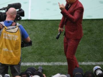 Robbie Williams explica su señal obscena en inauguración del mundial.