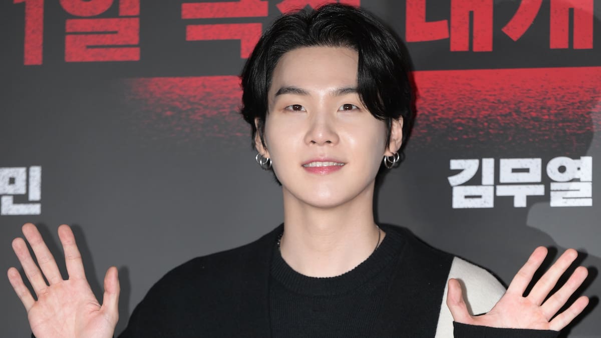 Suga, de BTS, se reencuentra con la leyenda del boxeo que inspiró su nombre artístico y hay intercambio de regalos