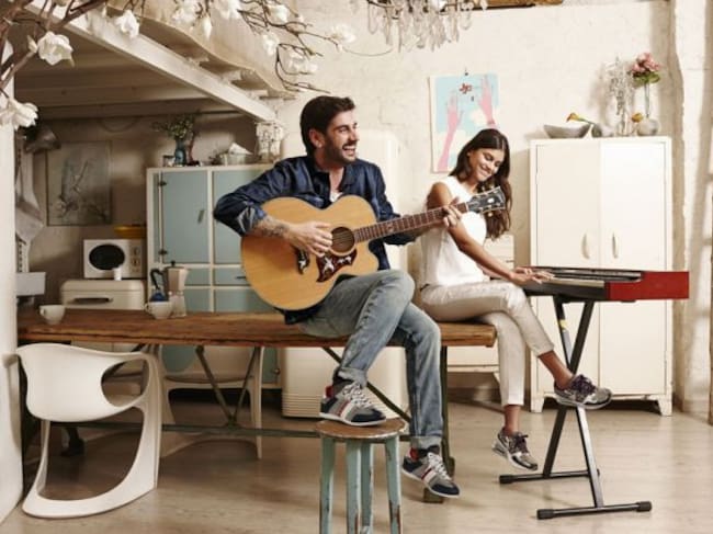 Melendi presenta nueva colección de zapatillas.