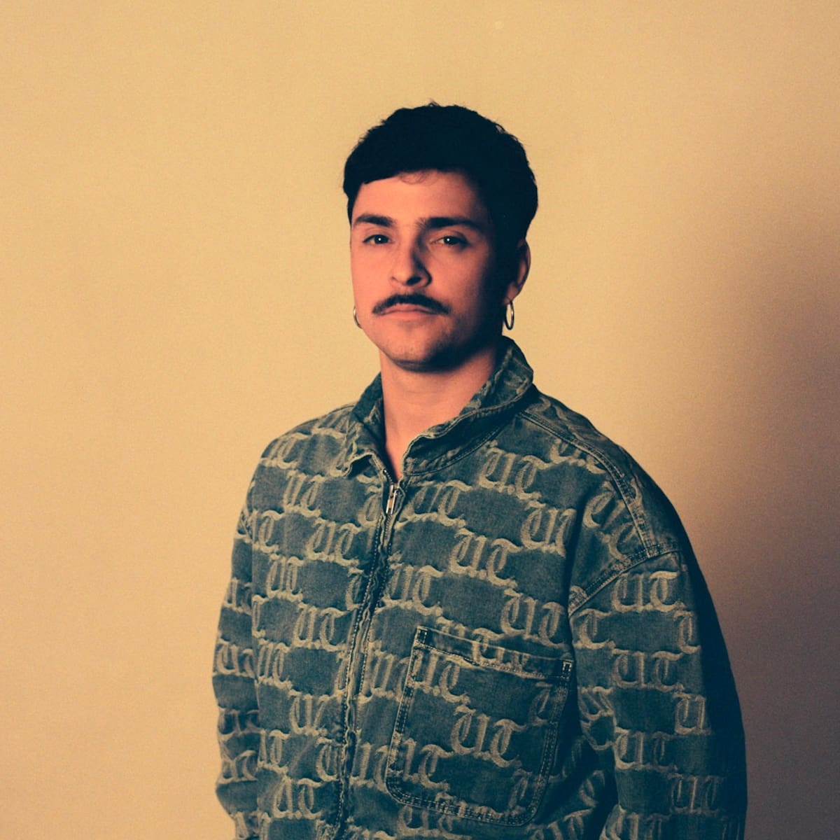 Javito desplega totes les seves cares al nou àlbum ‘Totes les versions de mi’