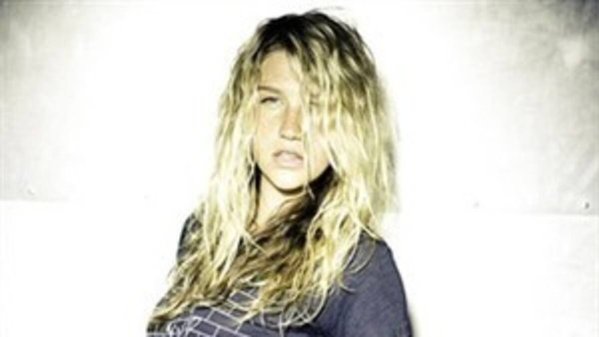 Ke$ha: 'Hago guerras de almohadas con Rihanna'