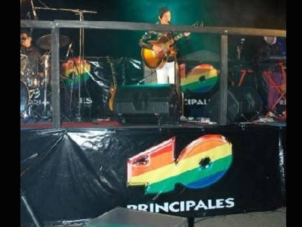 Emmanuel Horvilleur en el camión de 40 Principales