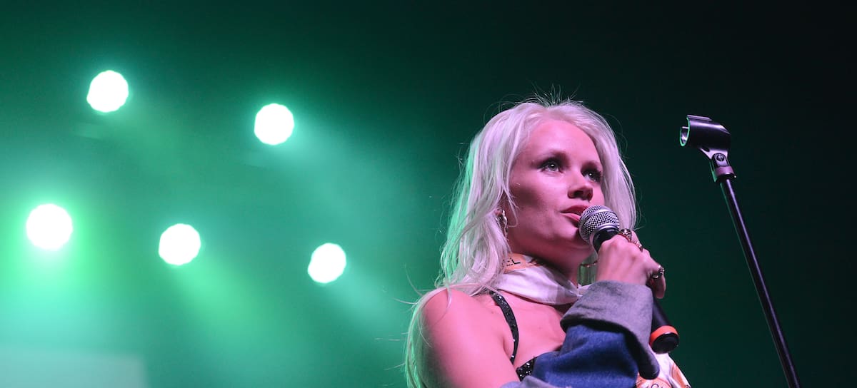 Lauren Bennett (G.R.L) en concierto durante GIRL CULT Festival, en 2017.