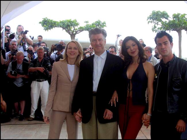 Naomi Watts, David Lynch, Laura Elena Harring y,Justin Theroux en el festival de Cannes en 2001 presentando 'Mullholland Drive'. / Pool BENAINOUS/DUCLOS/Gamma-Rapho via Getty