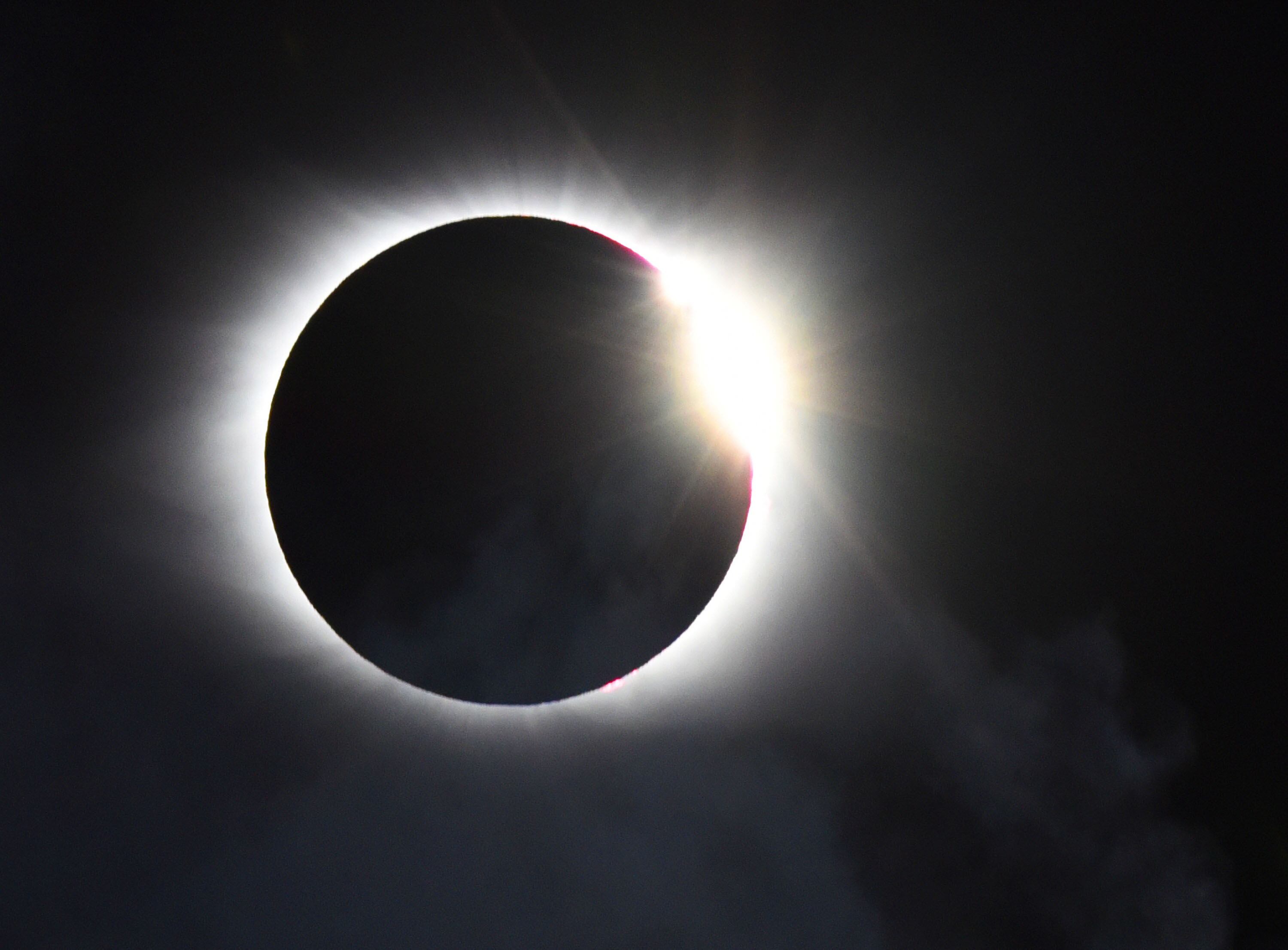 10 rituales para el Eclipse solar 2026 para atraer amor, salud dinero y buena suerte