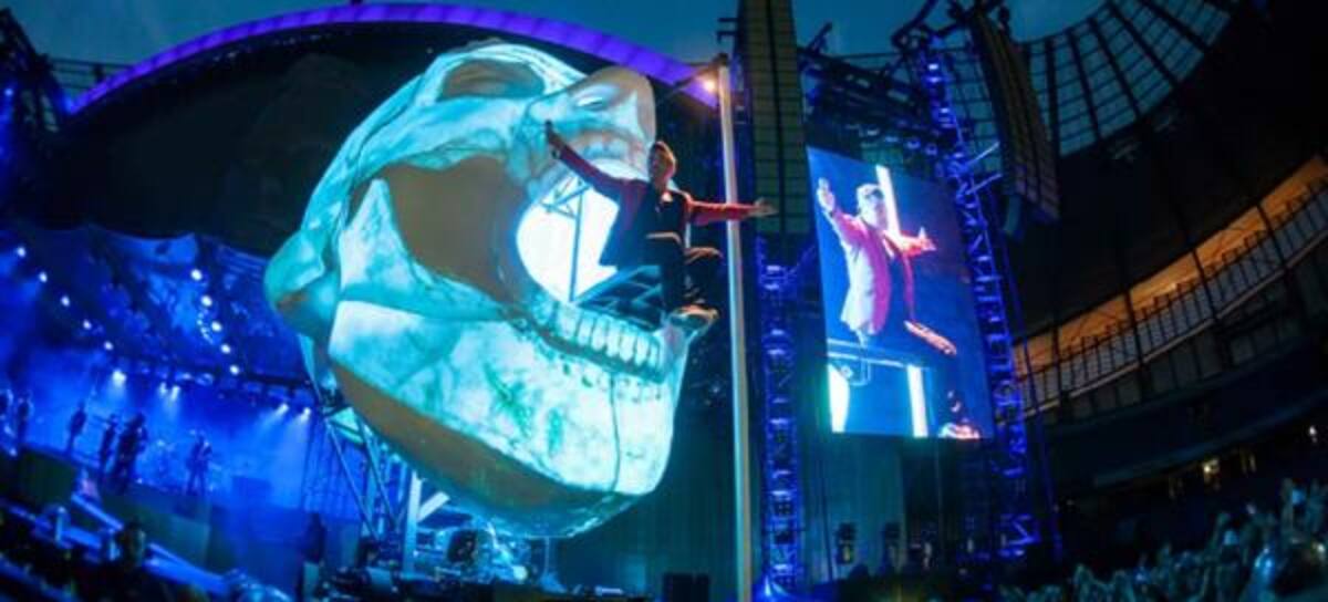 Robbie Williams Take The Crown Stadium Tour 2013