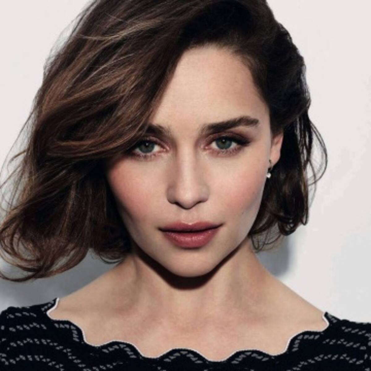 Emilia Clarke se tatúa a "sus hijos" de Game of Thrones
