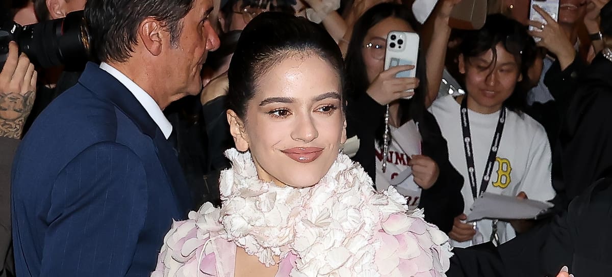 Rosalía en París con el vestido de Dior