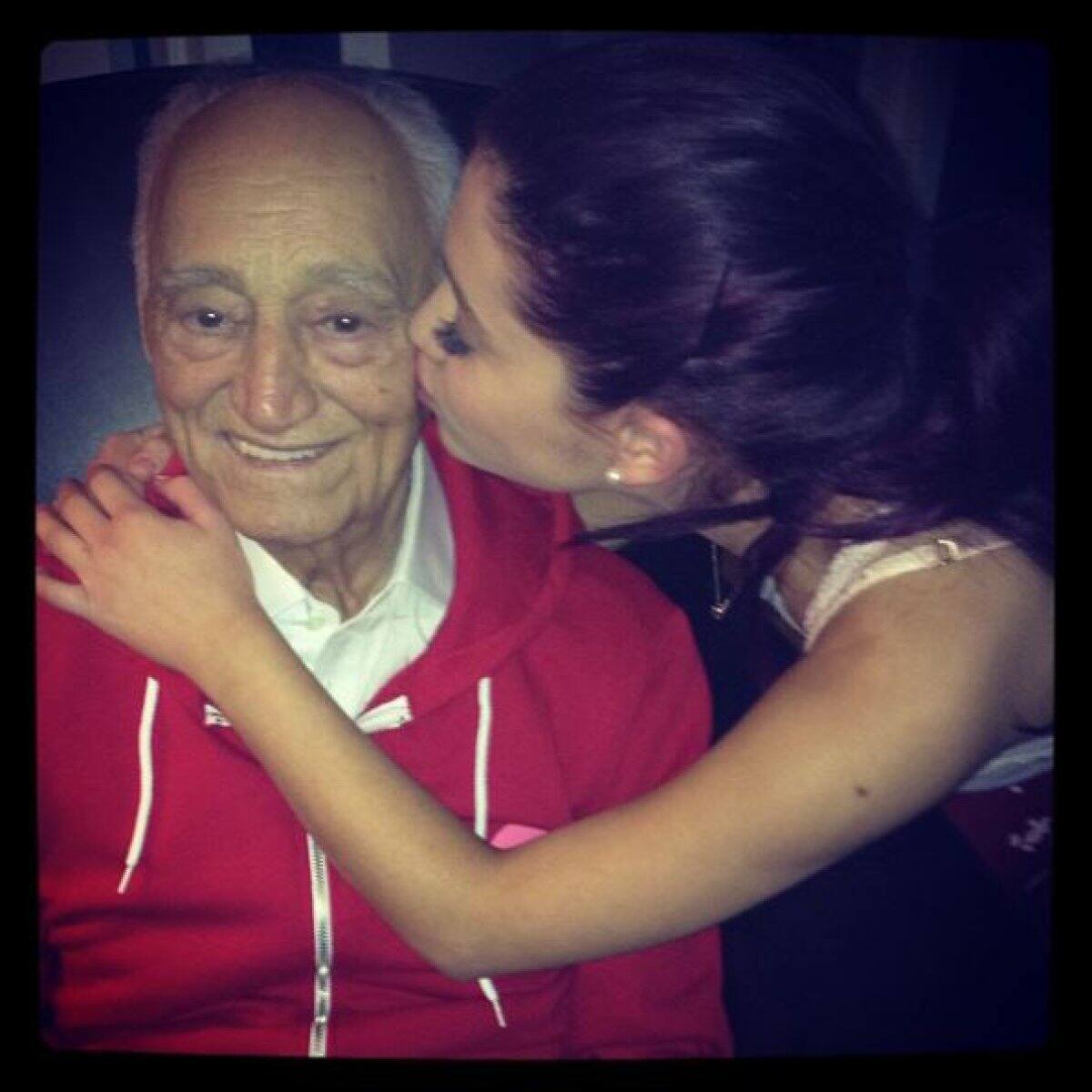 Ariana dedicó su primer imagen en Instagram a su abuelo. Actualmente tiene más de 84 millones de followers.