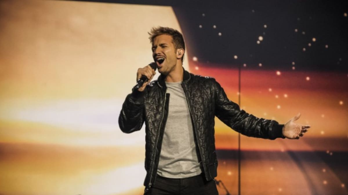 Pablo Alborán canta ‘Saturno’ en LOS40 Music Awards